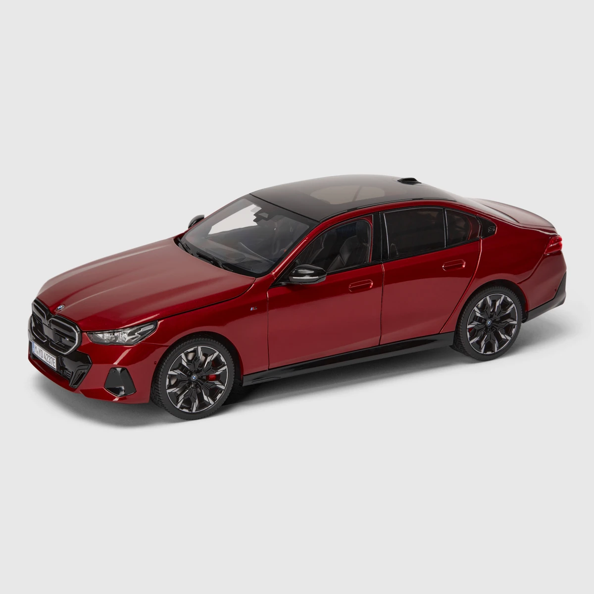 Радиоуправляемая модель BMW i5 (G60) 1:18 (Fire Red Metallic)