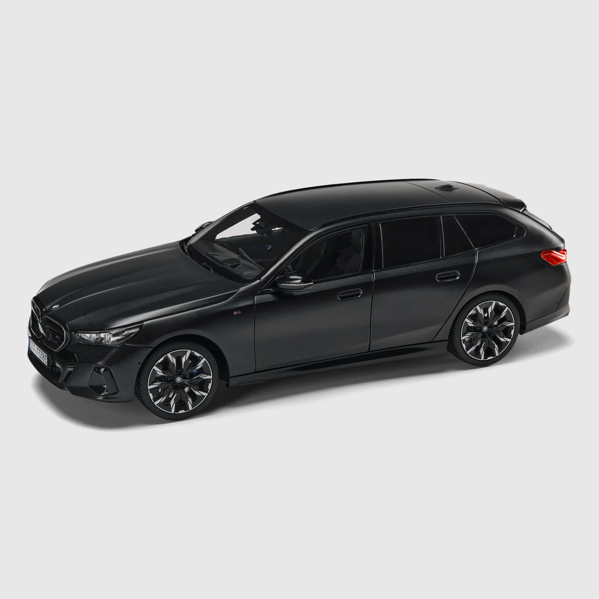Радиоуправляемая модель BMW i5 M60 Touring 1:18 (Matt Black)