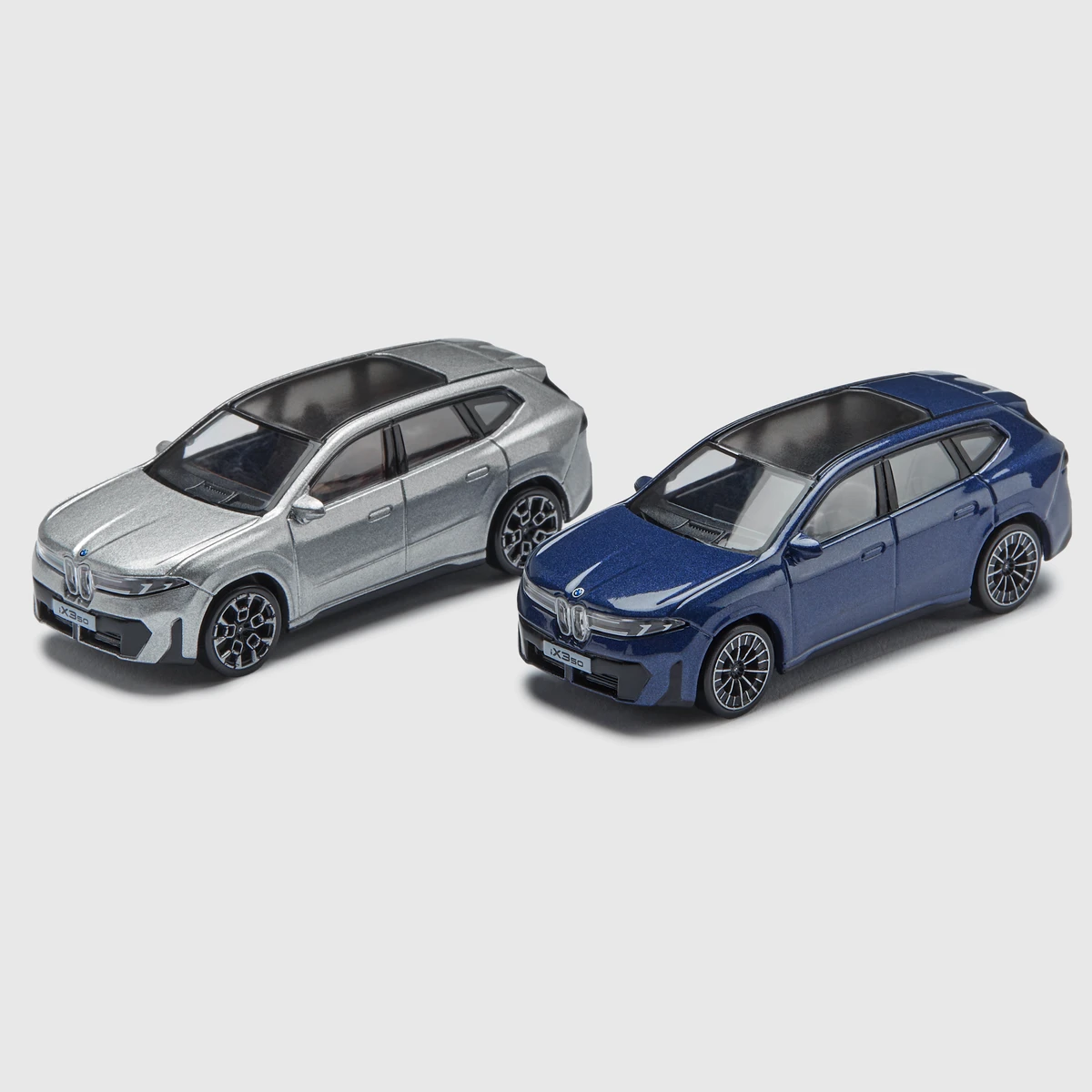 Радиоуправляемая модель BMW Collector Cars Set 2025 1:64 (Blue/Silver)