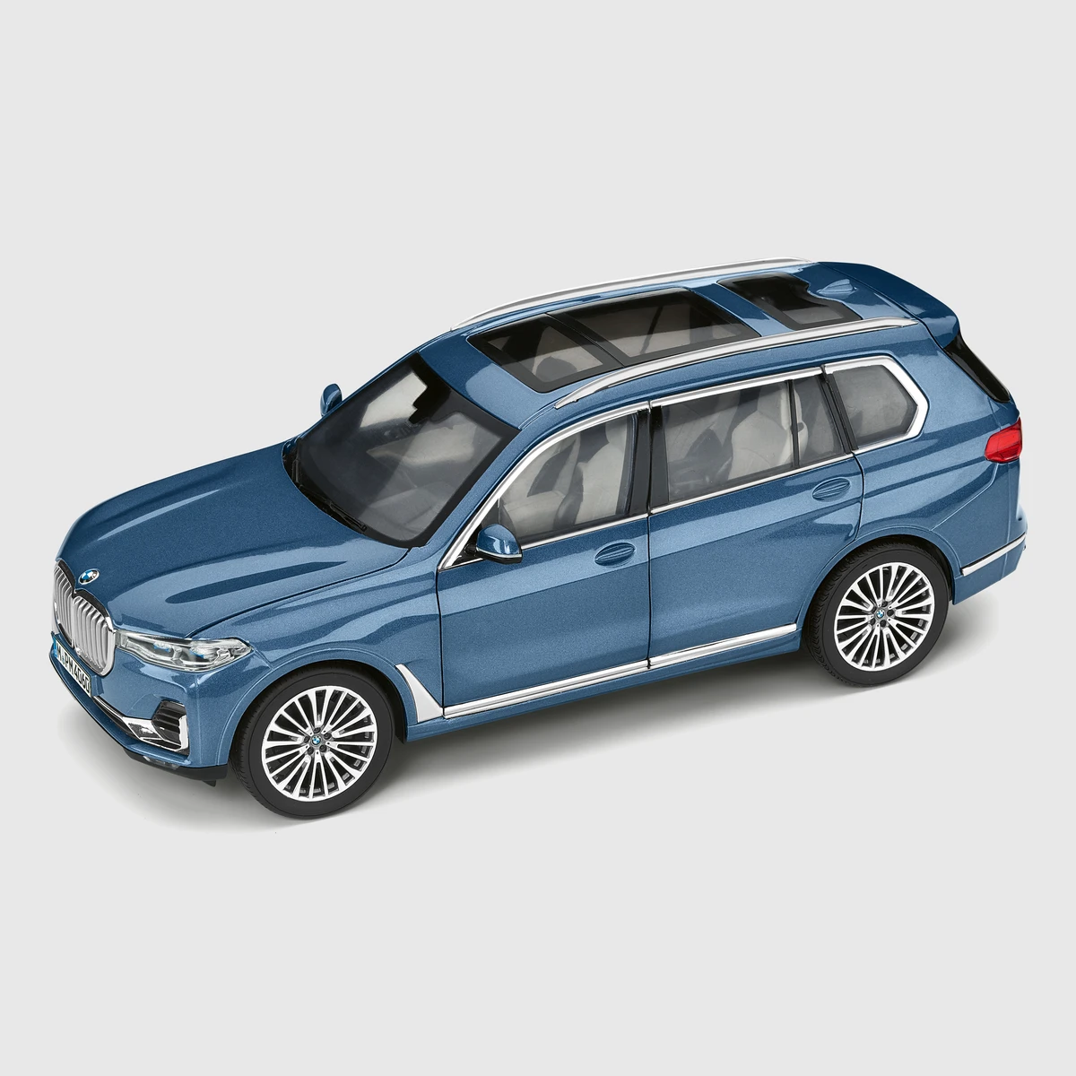 Радиоуправляемая модель BMW X7 1:18