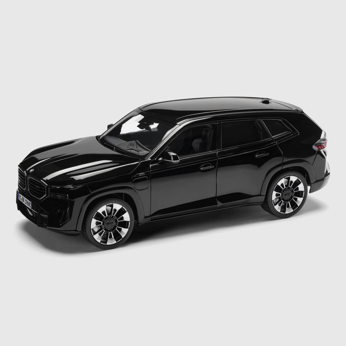 Радиоуправляемая модель BMW XM 1:18 (All Black)